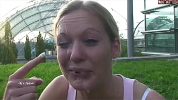 Picker fickt bayerisches Babe im Stehen und bespritzt ihr Gesicht mit Sperma